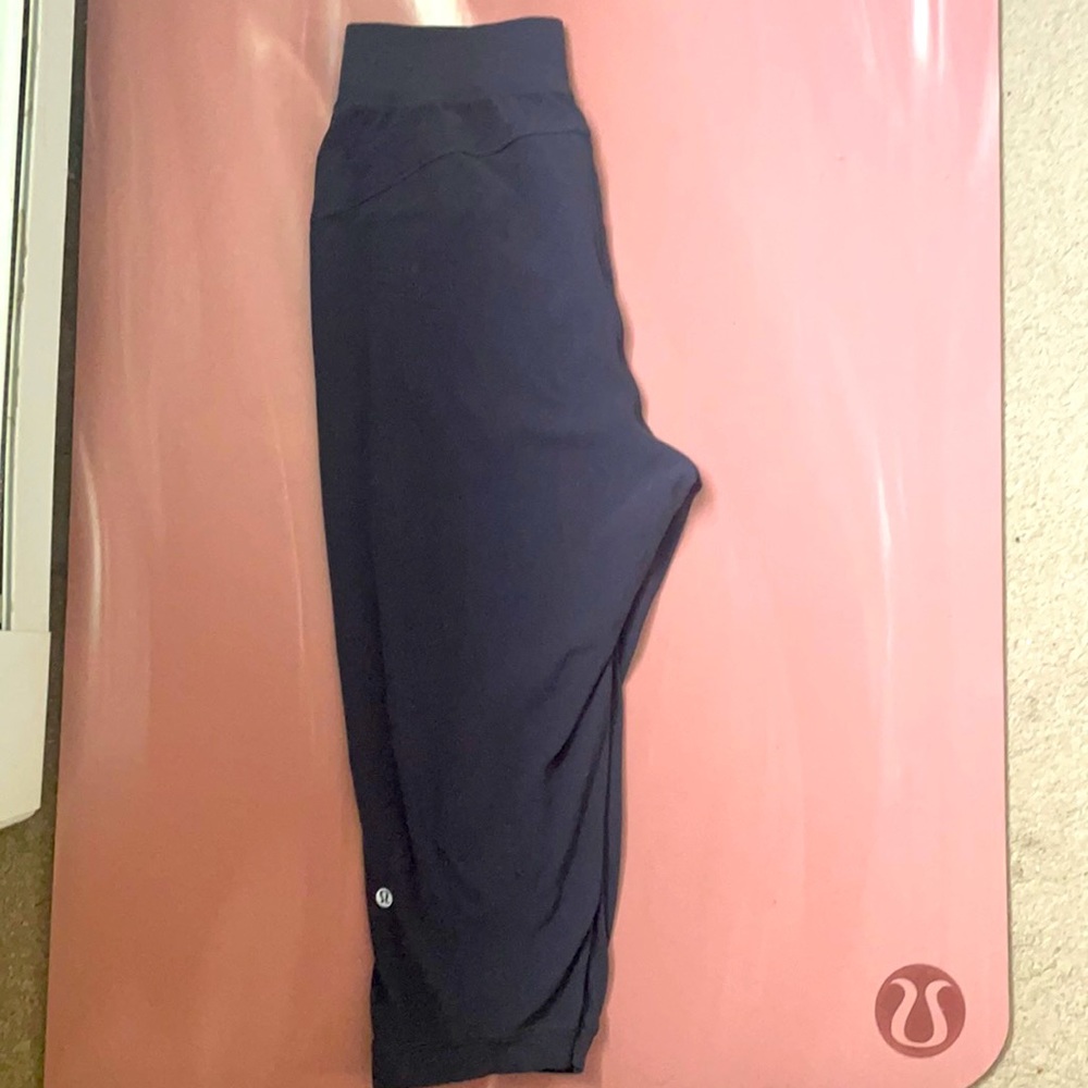 Lululemon Black Capri Workout Pants | Color:Gray Size:4